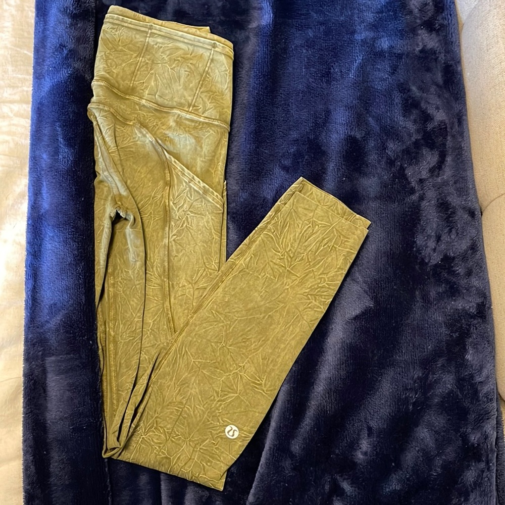 Size 4 Lululemon leggings 25 inch length